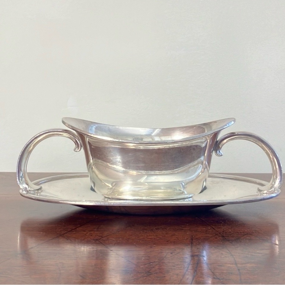 Rogers Bros. Arcadia Silver-Plated Gravy Bowl